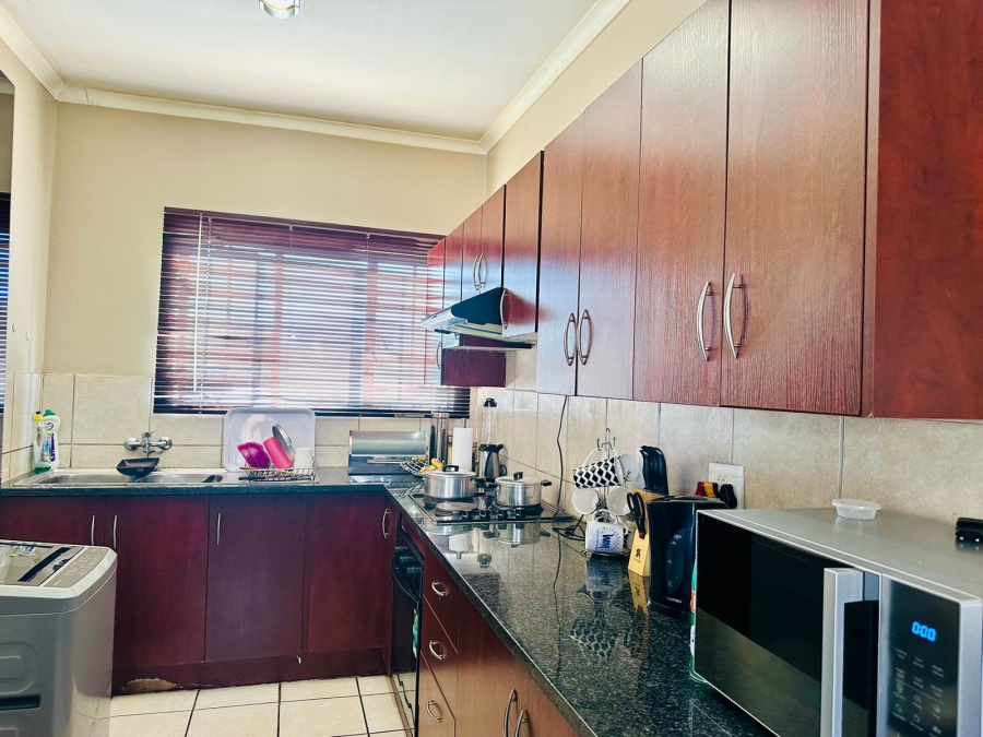 2 Bedroom Property for Sale in Lower Bo-dorp North West